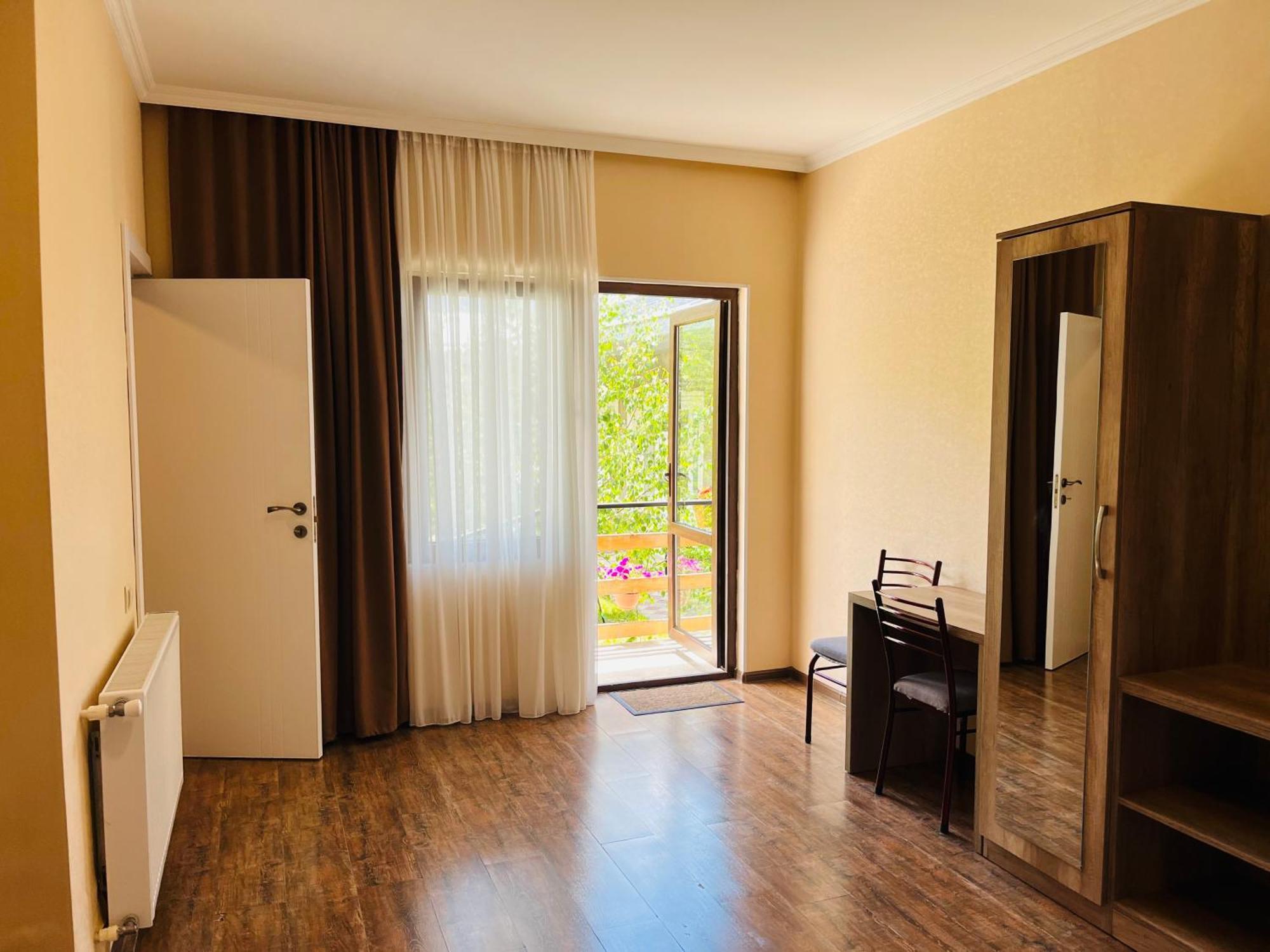קזבגי Soso Burduli'S Guesthouse מראה חיצוני תמונה