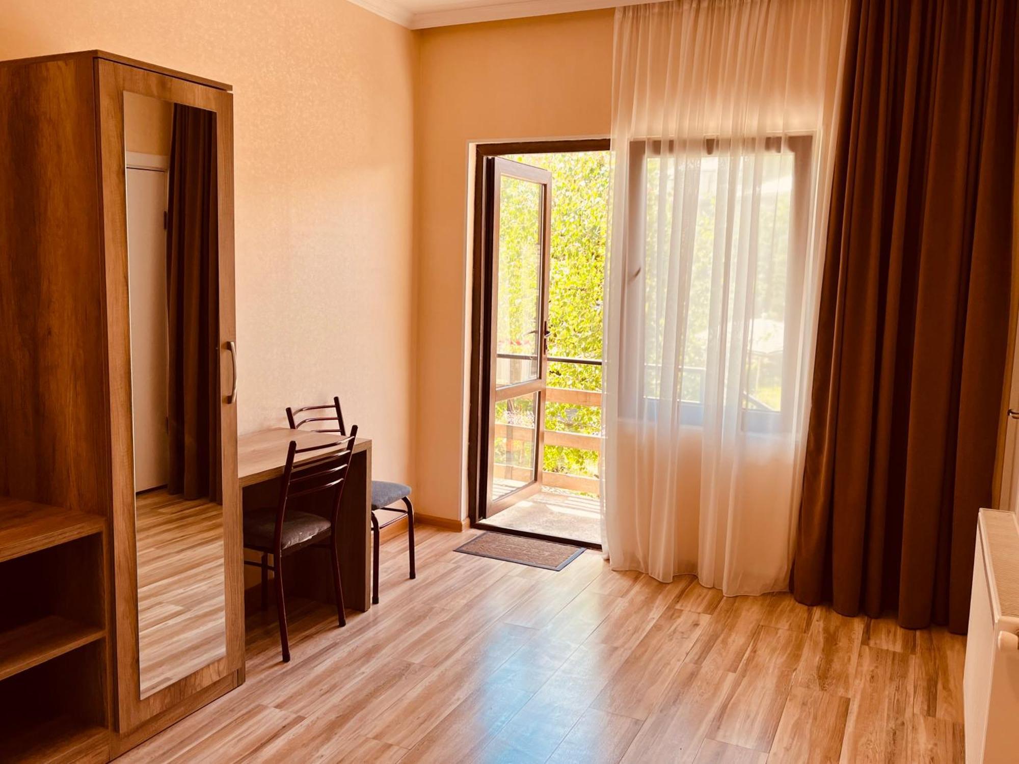 קזבגי Soso Burduli'S Guesthouse מראה חיצוני תמונה