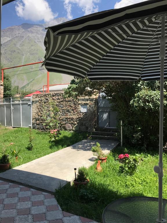 קזבגי Soso Burduli'S Guesthouse מראה חיצוני תמונה